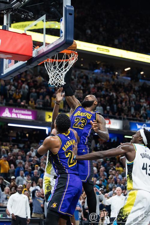 詹姆斯战斧怒扣领衔12月11日NBA五佳球